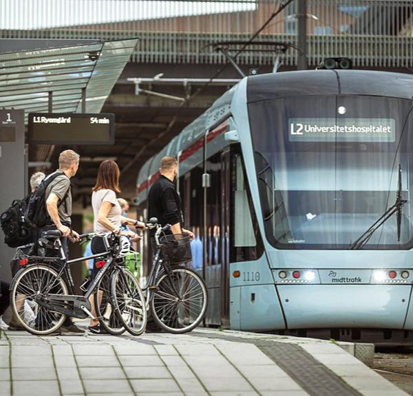 Par med cykel skal med Letbanen i Aarhus