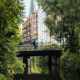 Cyklist ved åen i Aarhus